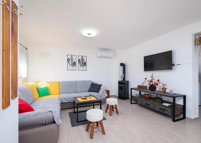 2 Bedroom Cozy In Hébergement de vacances *