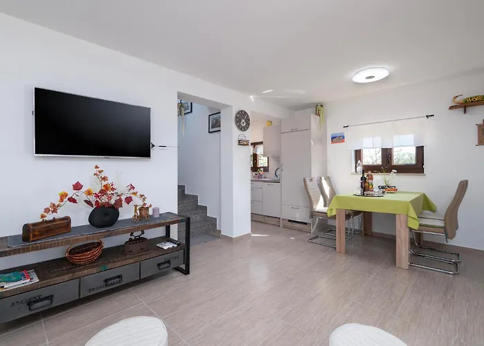 2 Bedroom Cozy In