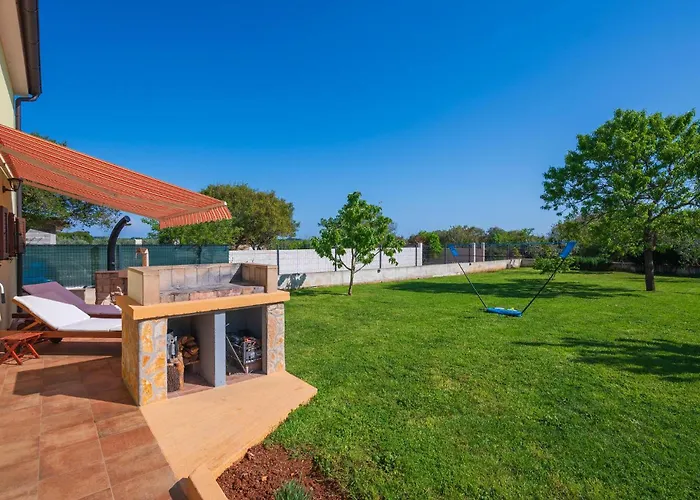 2 Bedroom Cozy In Prázdninový dům Pula