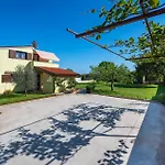 2 Bedroom Pet Friendly In