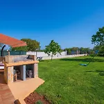 2 Bedroom Pet Friendly In 펜션 풀라