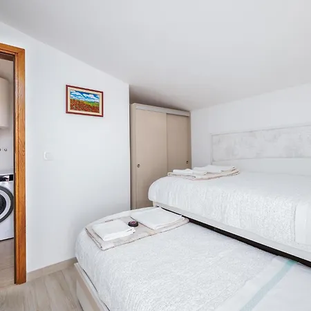 2 Bedroom Cozy In Holiday home