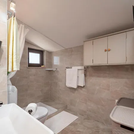 2 Bedroom Pet Friendly In Nyaraló Póla
