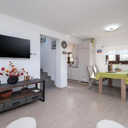 2 Bedroom Cozy In