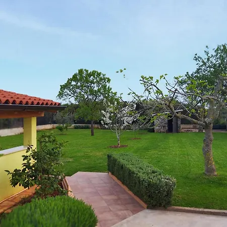 2 Bedroom Cozy In Holiday home *