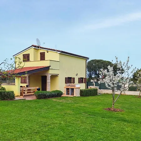 2 Bedroom Cozy In Holiday home *