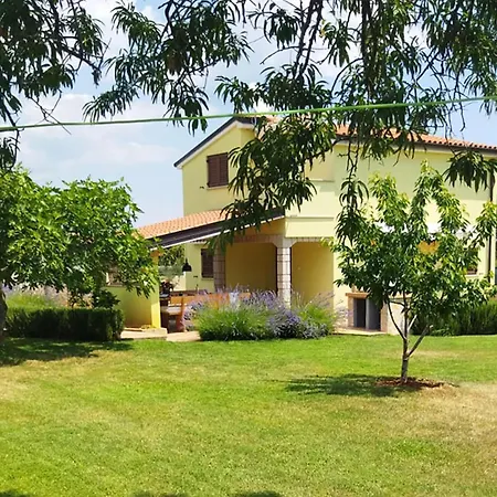 2 Bedroom Cozy In Pula
