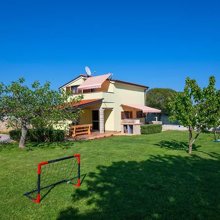 Vakantiehuis 2 Bedroom Pet Friendly In Pula