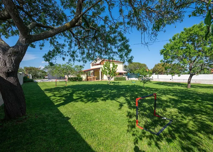 2 Bedroom Cozy In 펜션 풀라